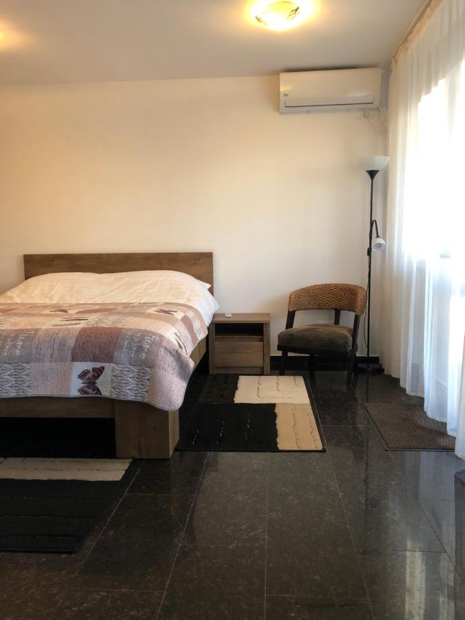 Studio Bukares Bagian luar foto