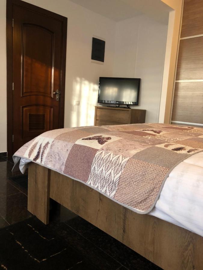 Studio Bukares Bagian luar foto